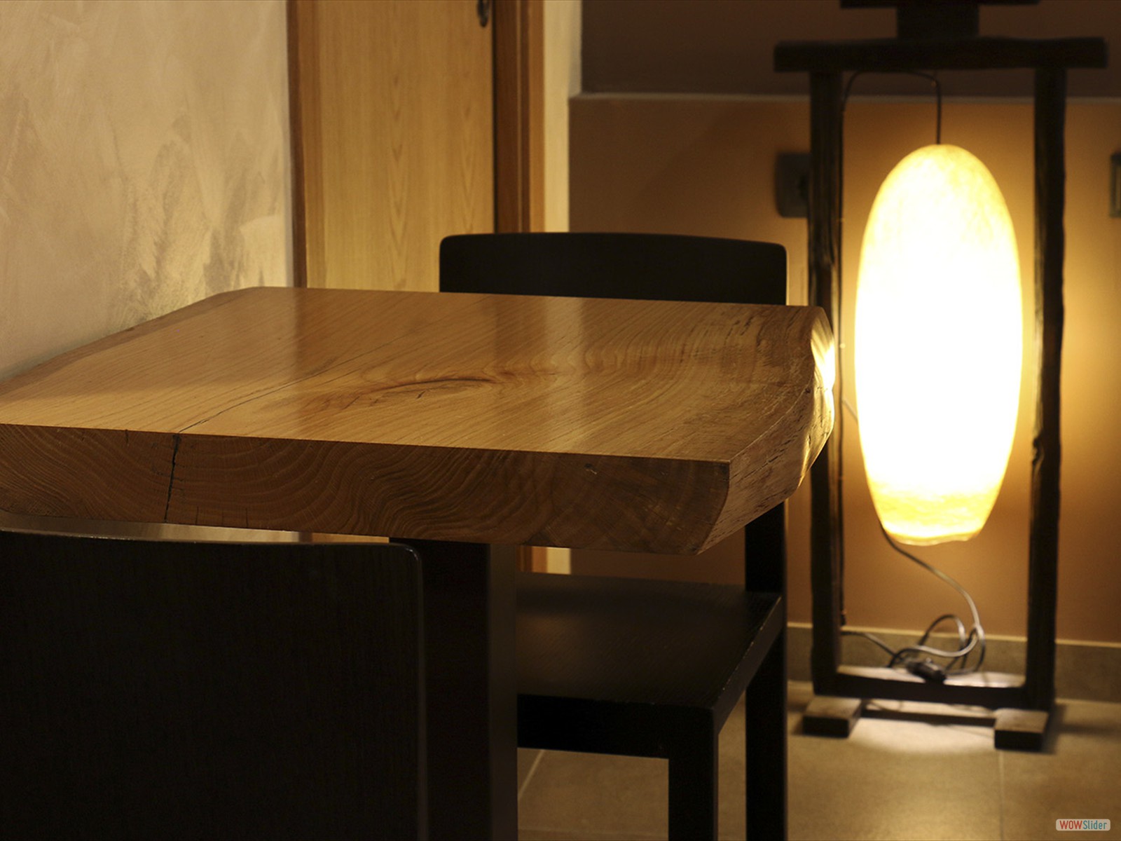 Mesa e iluminación